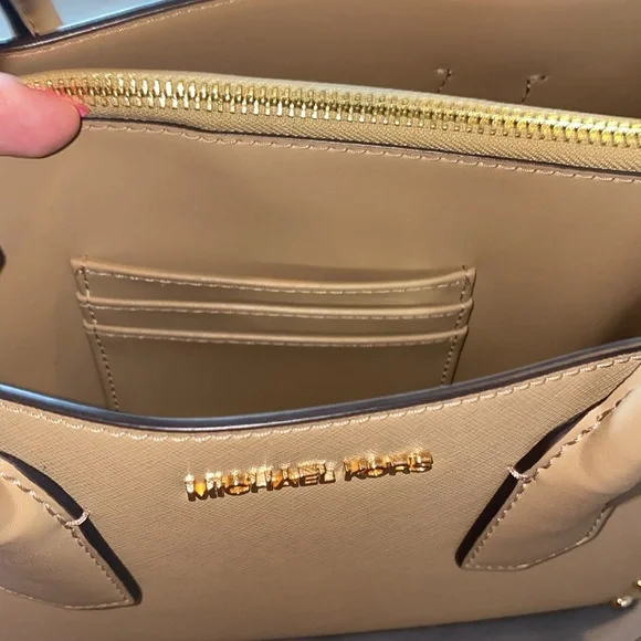 Michael Kors Beige Square Purse Bag with Gold Studs Great Condition Trendy - Picture 5 of 7